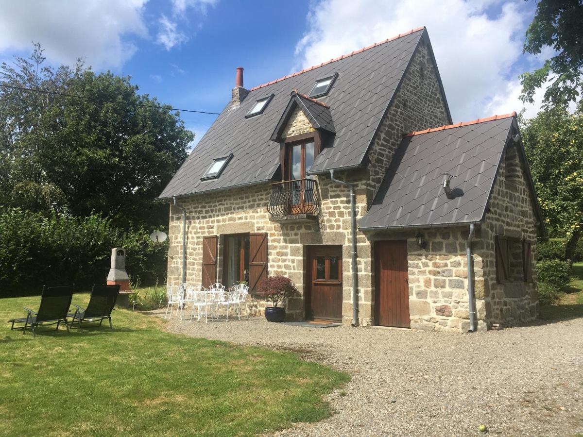 The Gingerbread House Cottage Beauficel Extérieur photo