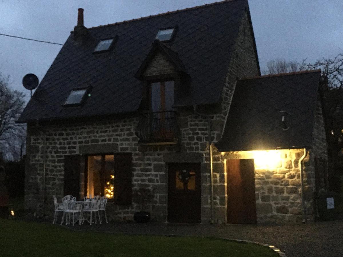 The Gingerbread House Cottage Beauficel Extérieur photo