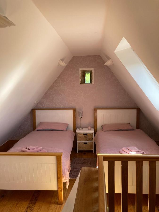 The Gingerbread House Cottage Beauficel Extérieur photo