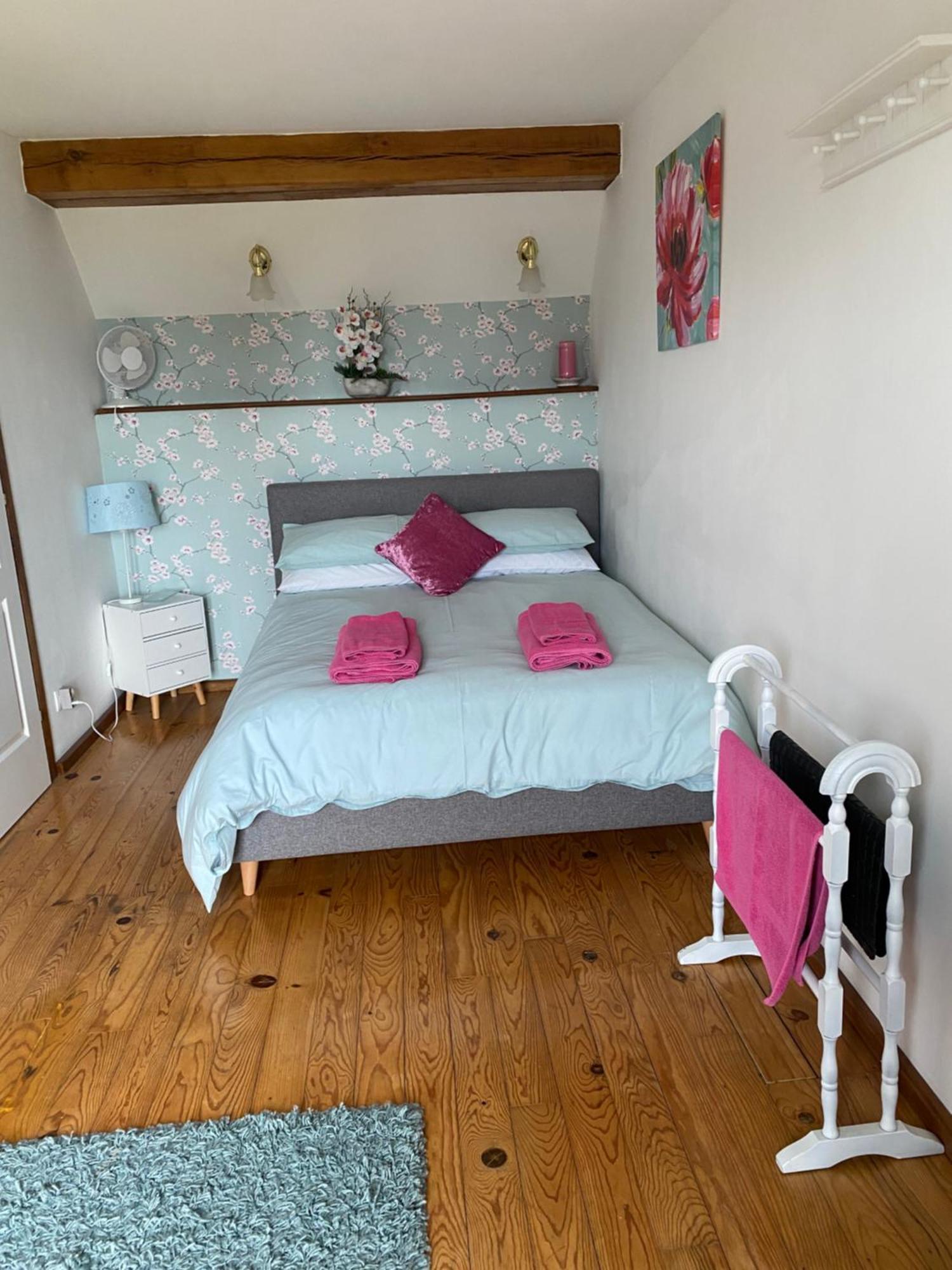 The Gingerbread House Cottage Beauficel Extérieur photo